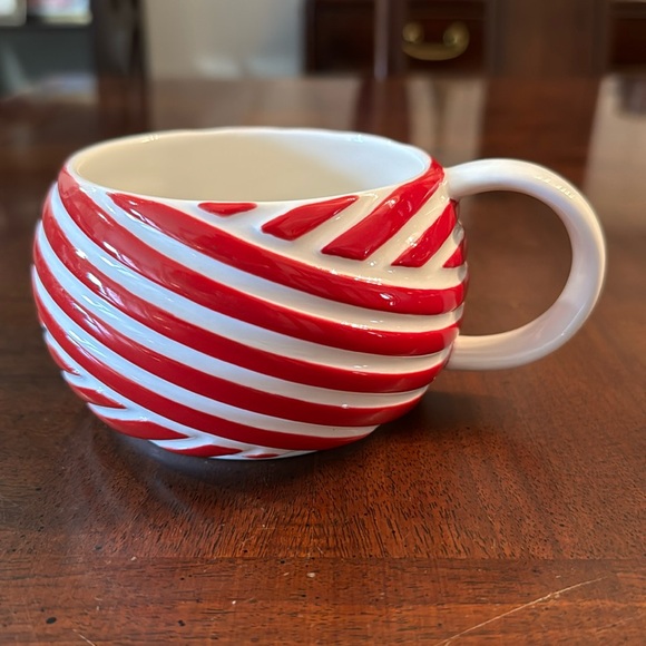 Starbucks 12 oz. Candy Cane Stripe Christmas Holiday 2013 Coffee Tea Mug Cup - Picture 1 of 6
